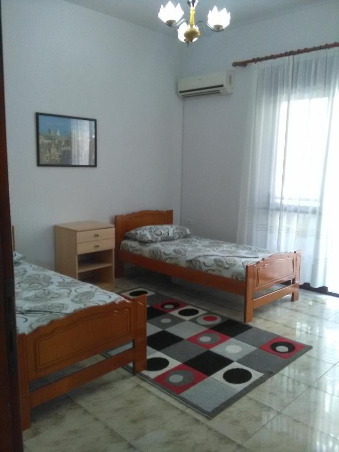 Vila Sula Guesthouse Durres Bagian luar foto