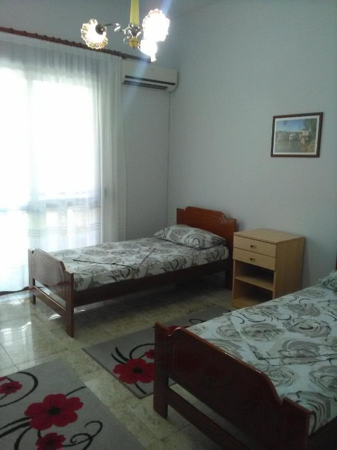 Vila Sula Guesthouse Durres Bagian luar foto