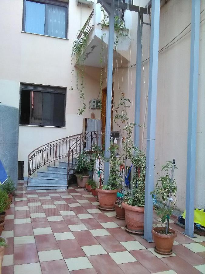 Vila Sula Guesthouse Durres Bagian luar foto